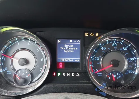 2011 Chrysler Town & Country Touring-L z USA, uszkodzony, nr VIN 2A4RR8DG6BR641157